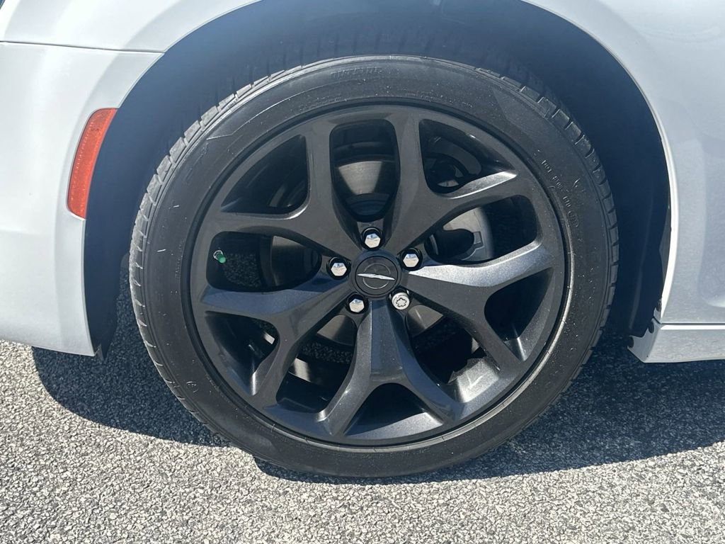 Used 2023 Chrysler 300 Touring w/ Sport Appearance Package image 10