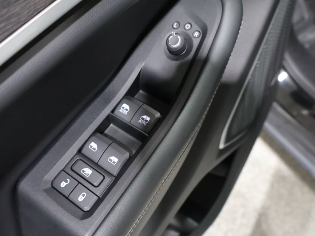 Used 2021 Jeep Grand Cherokee L Limited AWD/4WD image 12