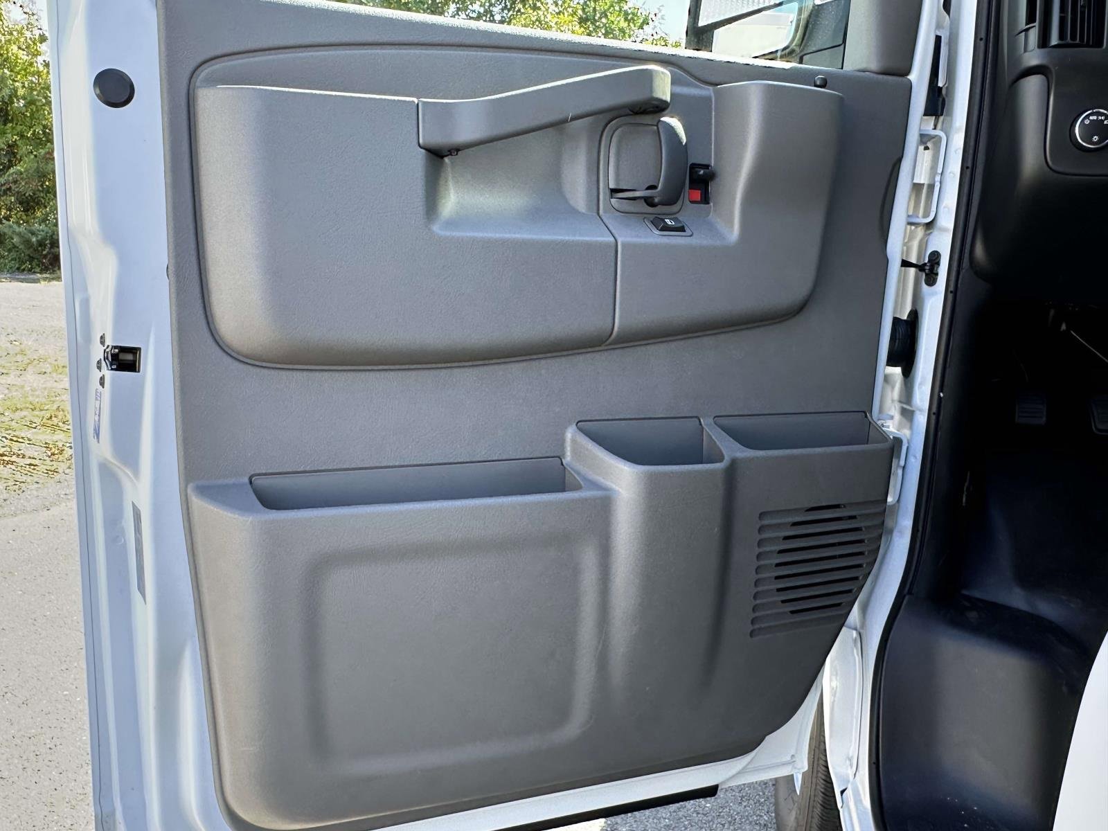 New 2025 Chevrolet Express 2500 w/ Safety Package image 18