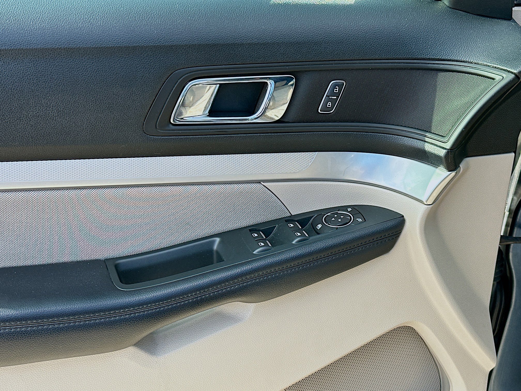 Used 2019 Ford Explorer FWD image 16