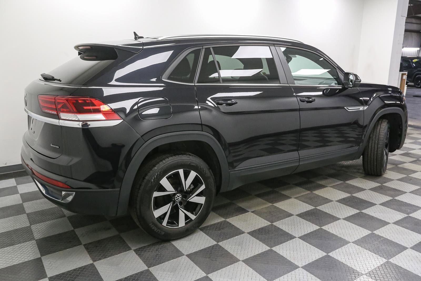 Certified 2023 Volkswagen Atlas Cross Sport SE image 11