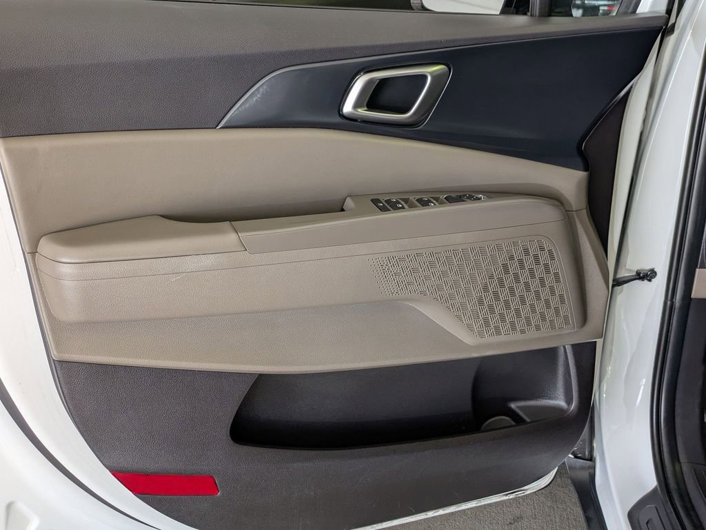 Used 2025 Kia Carnival LXS image 11