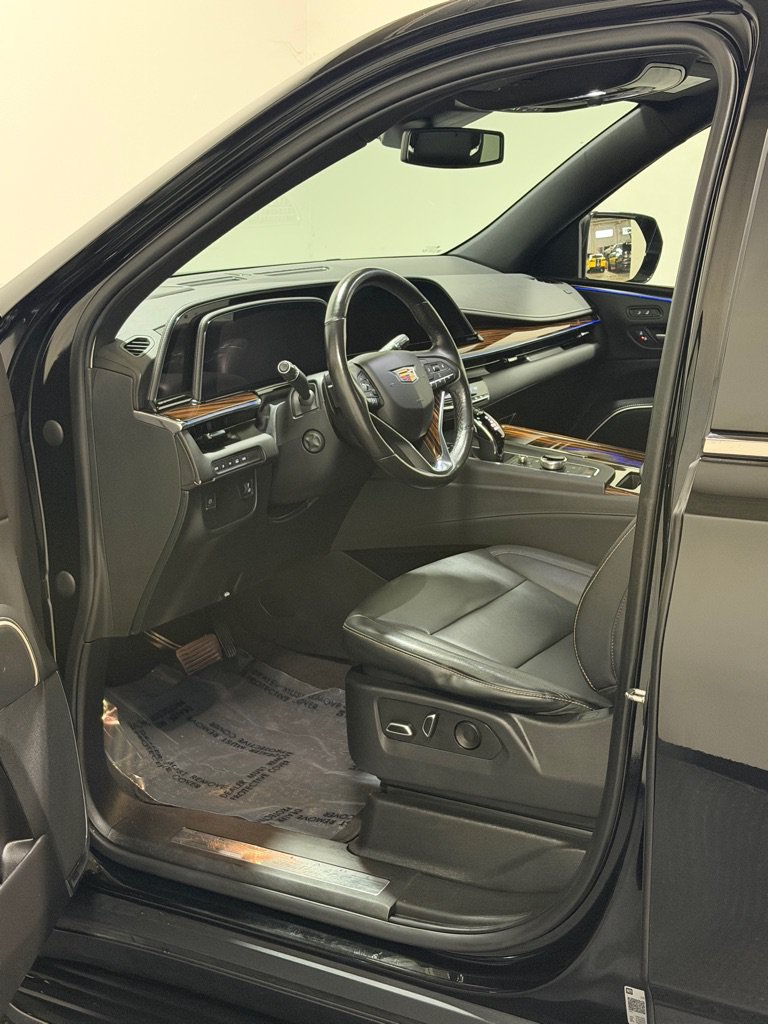 Used 2023 Cadillac Escalade ESV Luxury AWD/4WD image 8