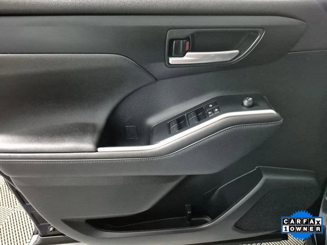 Used 2023 Toyota Highlander XLE image 17