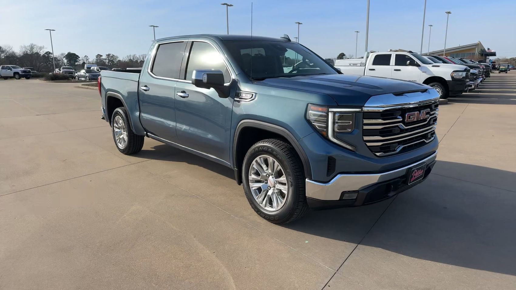 Used 2024 GMC Sierra 1500 SLT AWD/4WD image 3