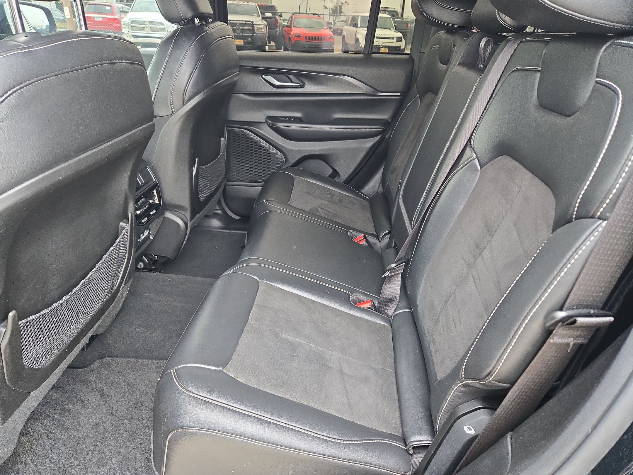 Used 2023 Jeep Grand Cherokee Altitude AWD/4WD image 13