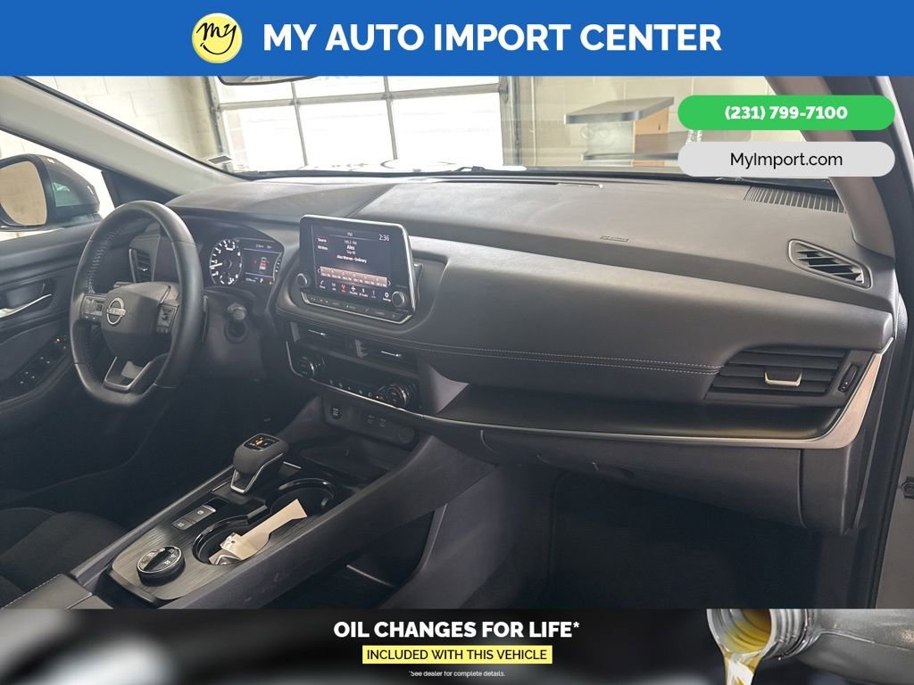 Used 2025 Nissan Rogue SV image 30