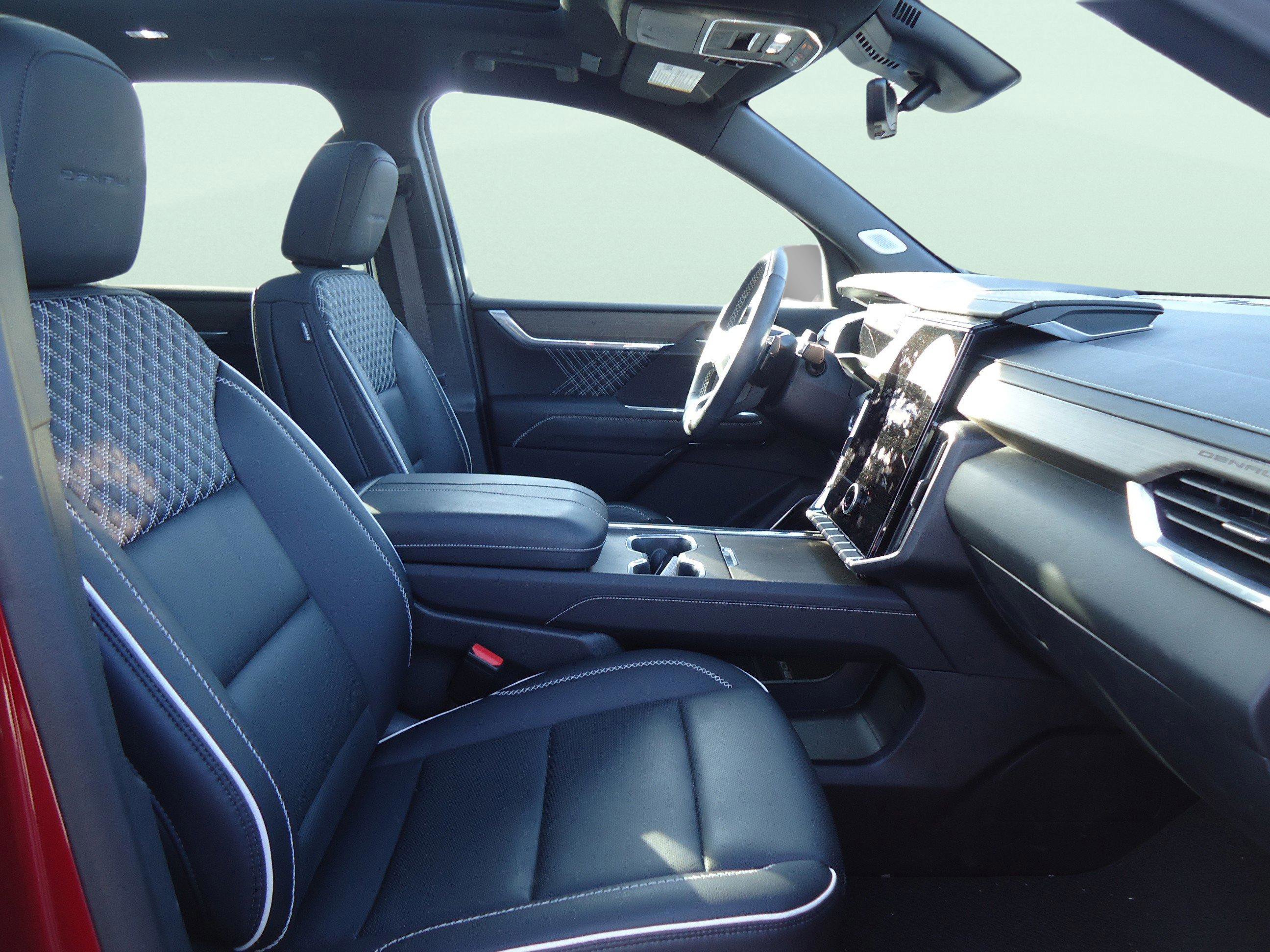 Used 2024 GMC Acadia Denali w/ Super Cruise Package image 17