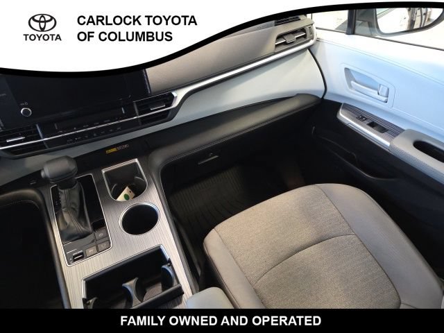 Used 2026 Toyota Sienna LE FWD image 19