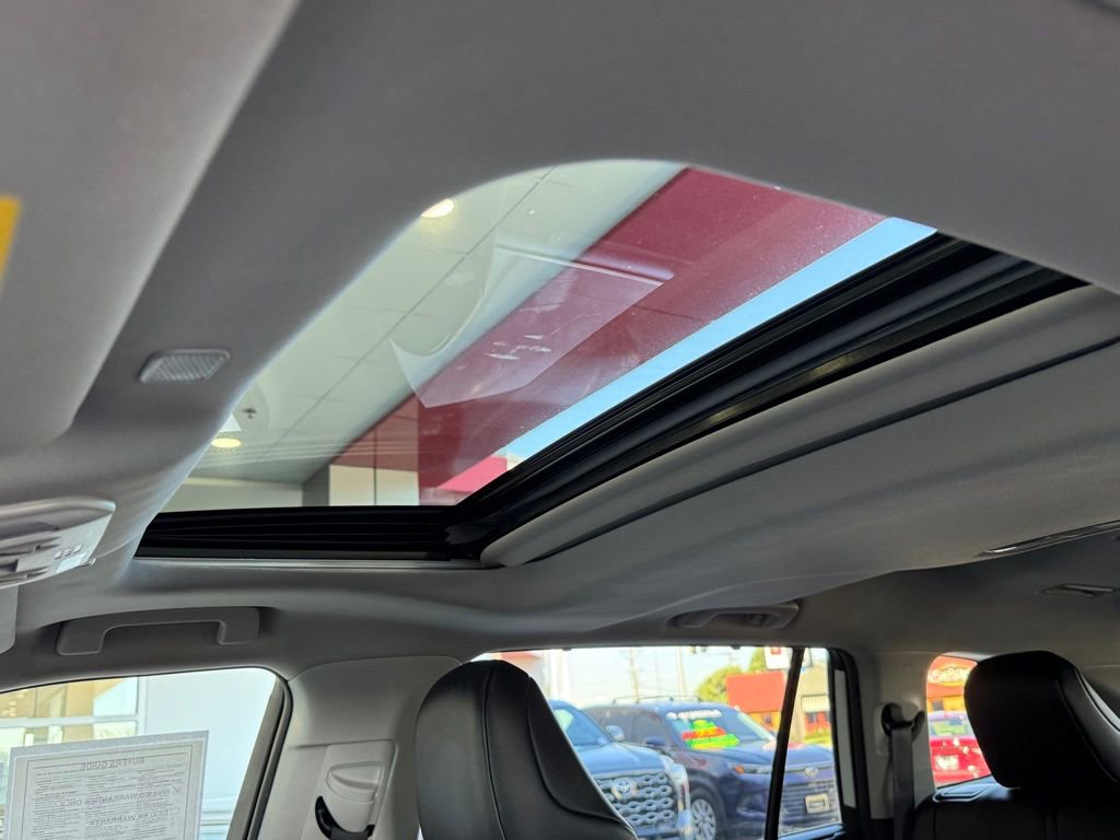 Certified 2023 Toyota Highlander XLE image 23