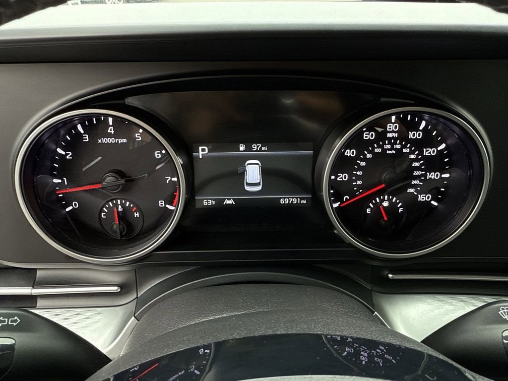 Used 2022 Kia Carnival LX image 17