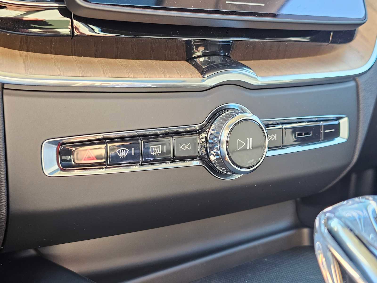New 2026 Volvo XC60 B5 Plus w/ Protection Package Premier image 24