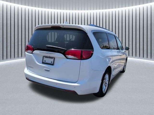 Used 2019 Chrysler Pacifica Touring-L w/ Tire & Wheel Group FWD image 4