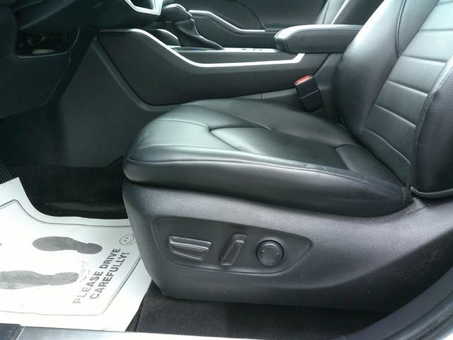 Used 2023 Toyota Highlander XLE image 24