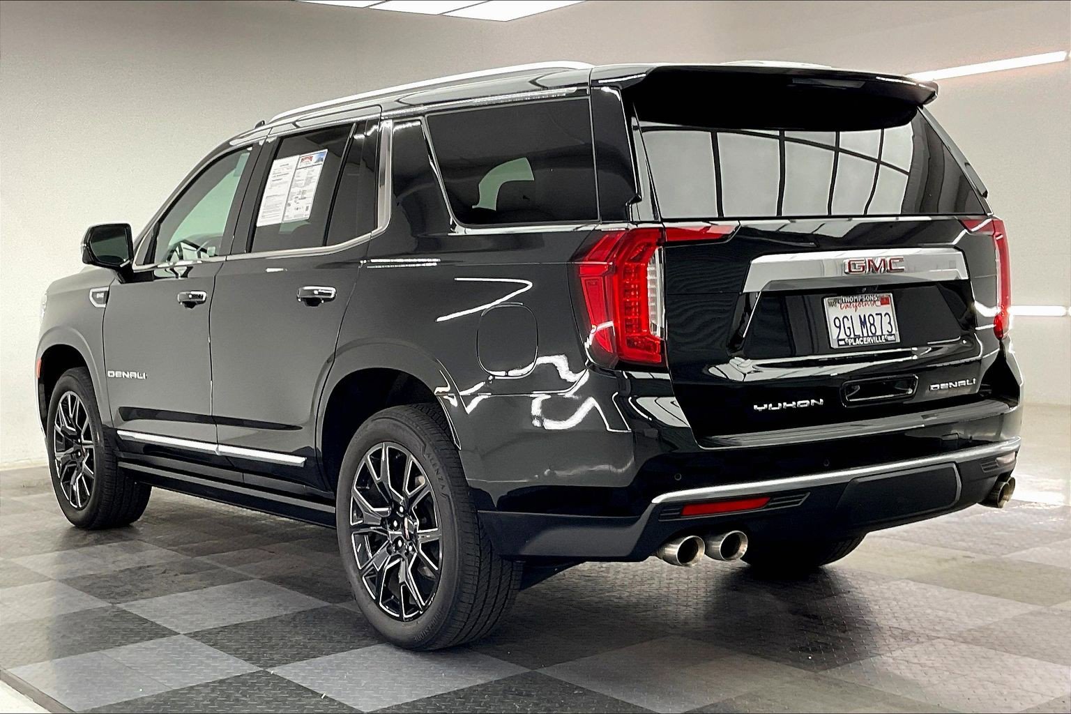 Used 2023 GMC Yukon Denali w/ Denali Reserve Package image 10