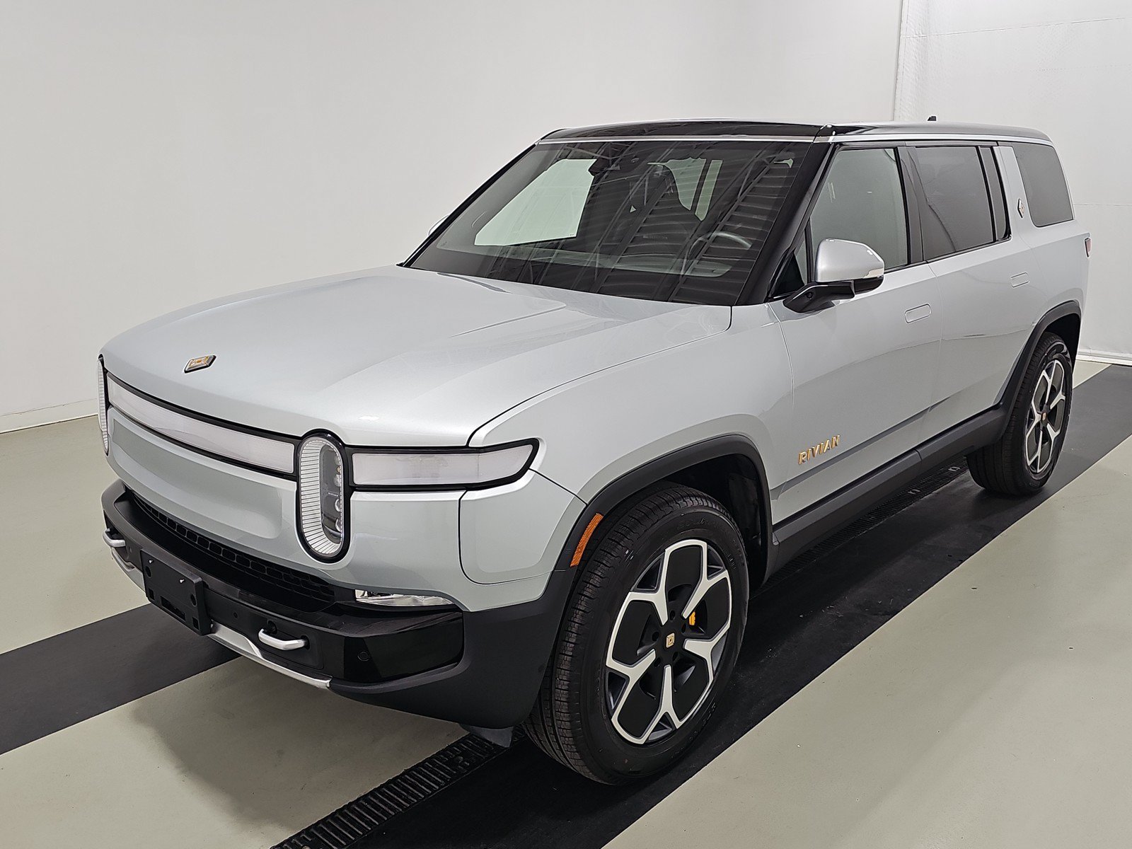 Used 2024 Rivian R1S Adventure AWD/4WD image 1