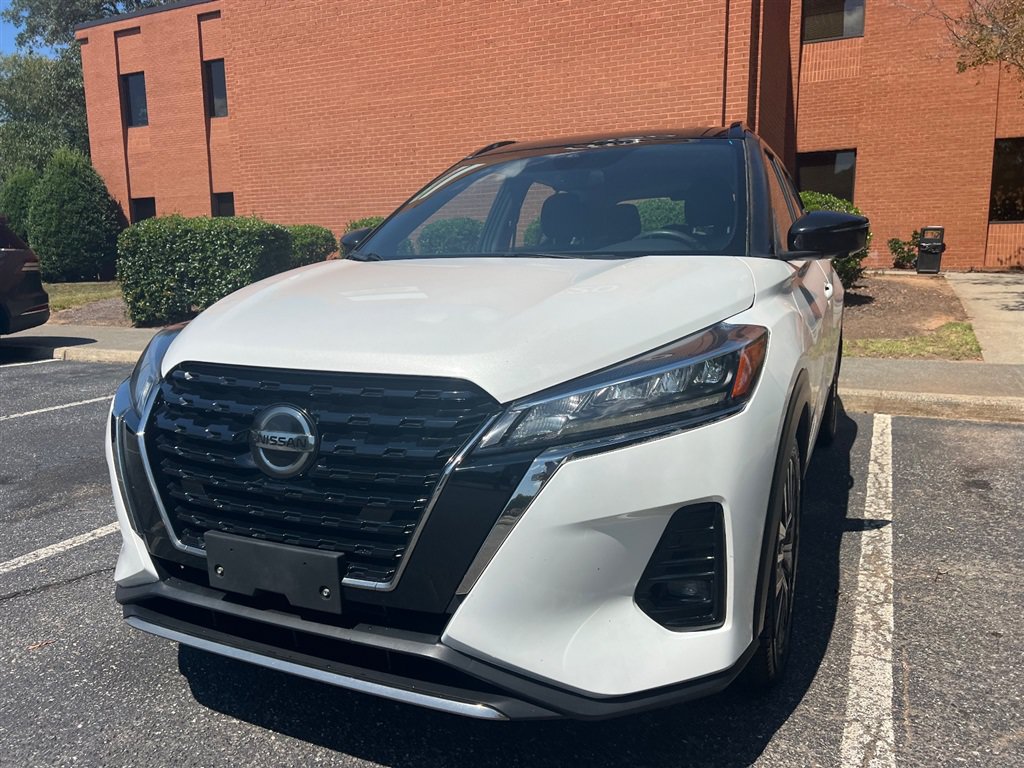 Used 2021 Nissan Kicks SR FWD image 2