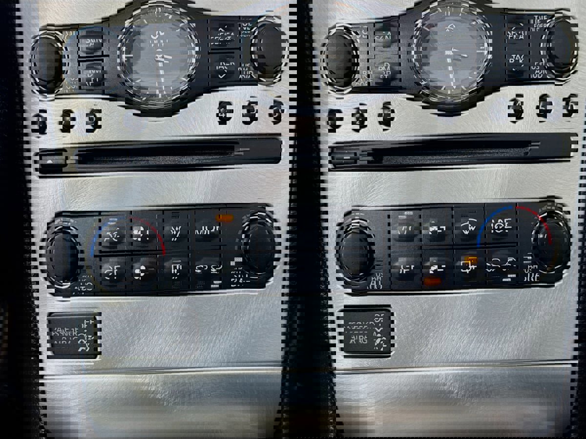 Used 2014 INFINITI Q60 Convertible w/ Premium Package image 17