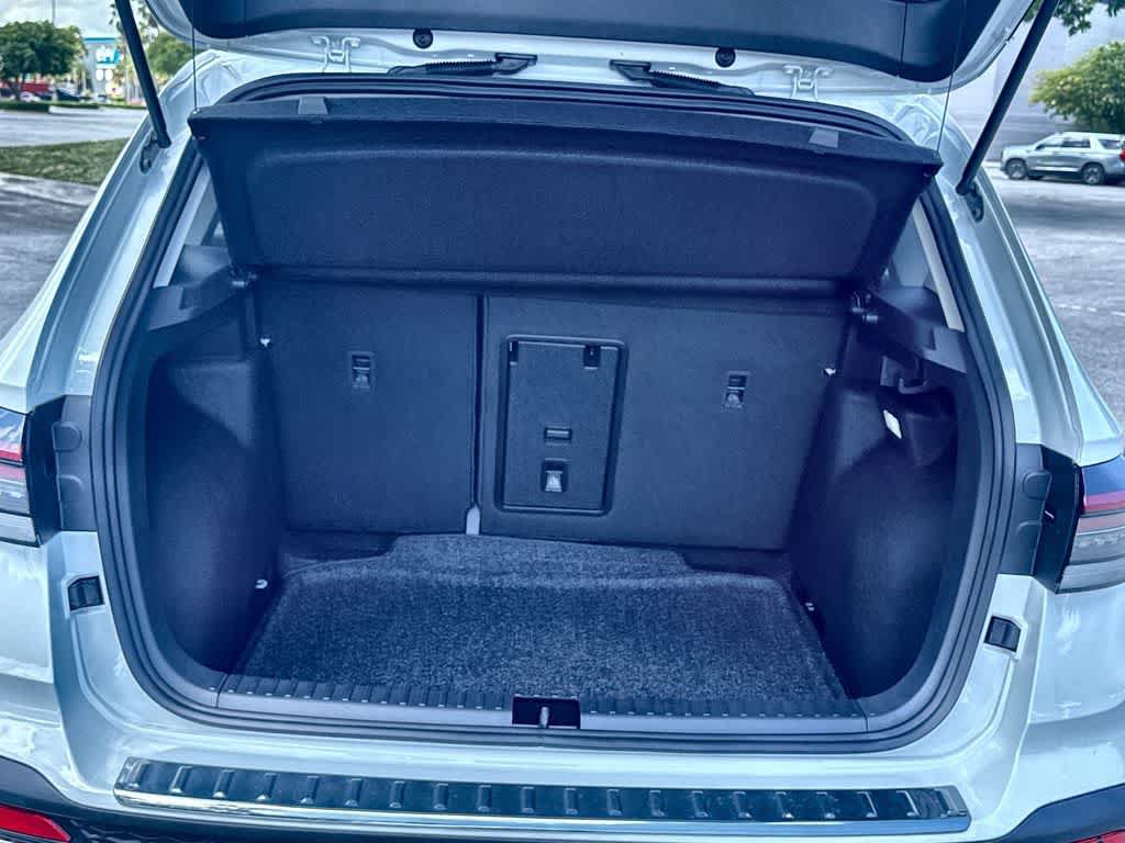 New 2026 Volkswagen Taos SE FWD image 25