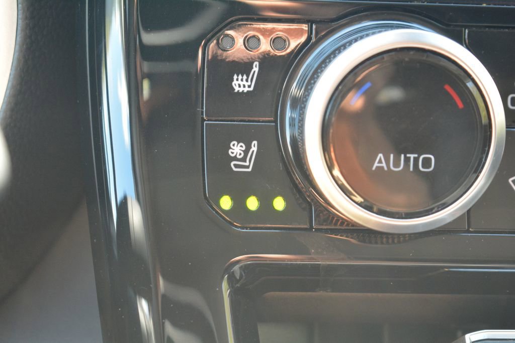 Used 2023 Toyota Highlander Limited AWD/4WD image 18