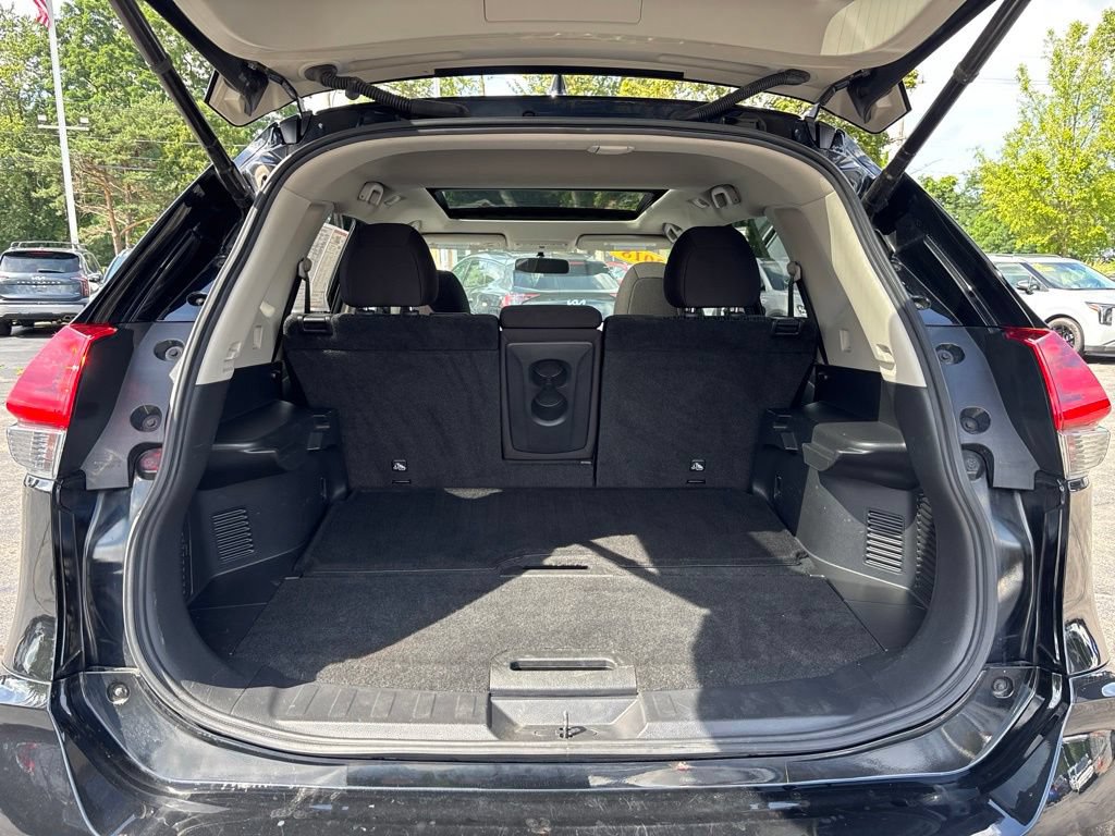 Used 2018 Nissan Rogue SV w/ Sun & Sound Touring Package AWD/4WD image 11