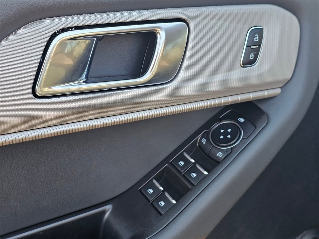 Used 2025 Ford Explorer Active image 34
