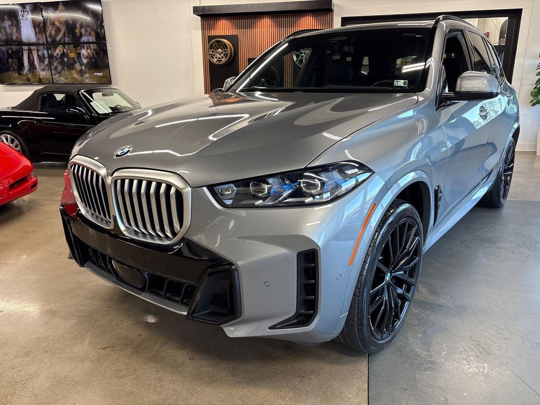 Used 2024 BMW X5 sDrive40i w/ M Sport Package image 2