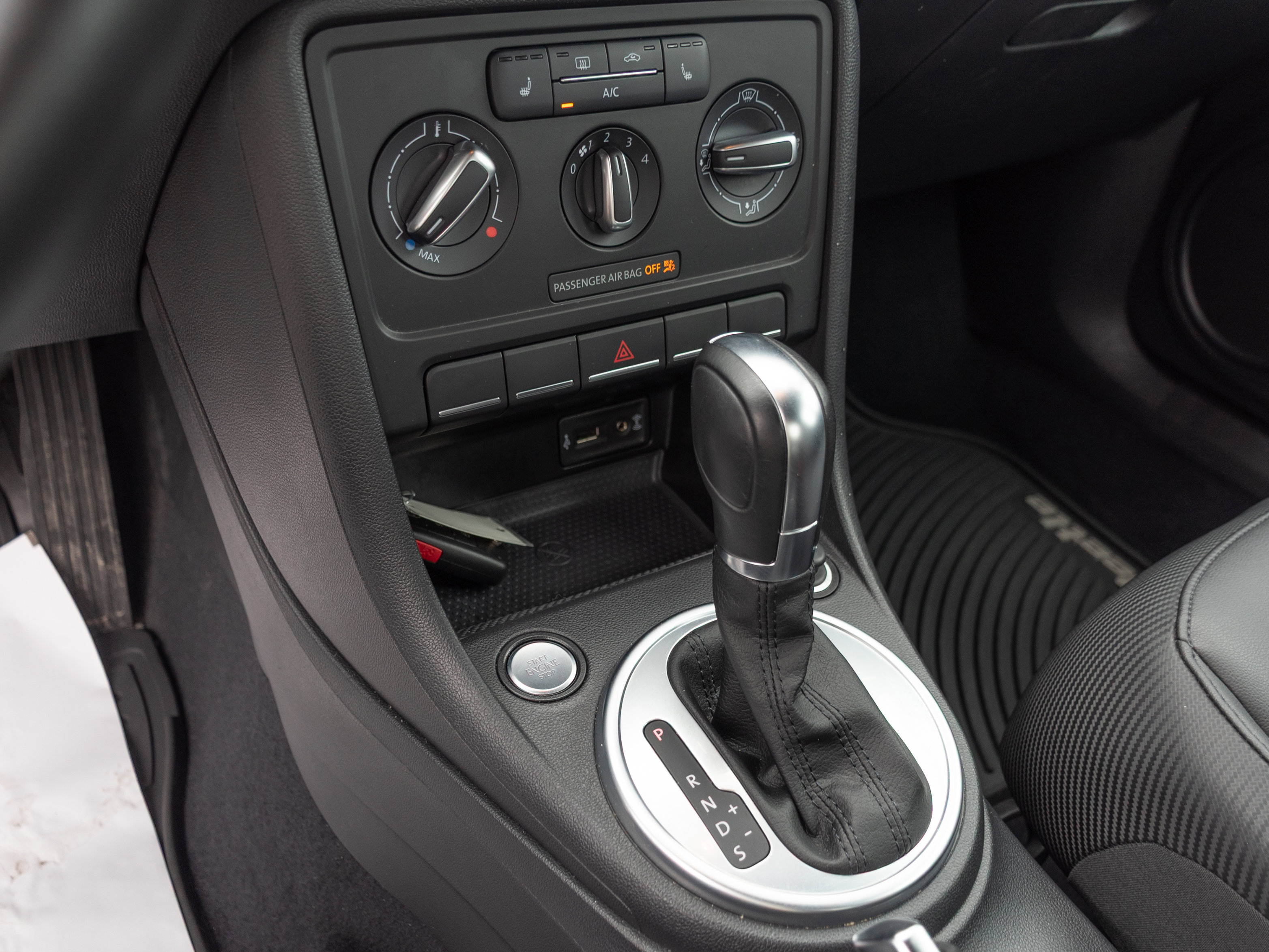 Used 2018 Volkswagen Beetle 2.0T S image 12