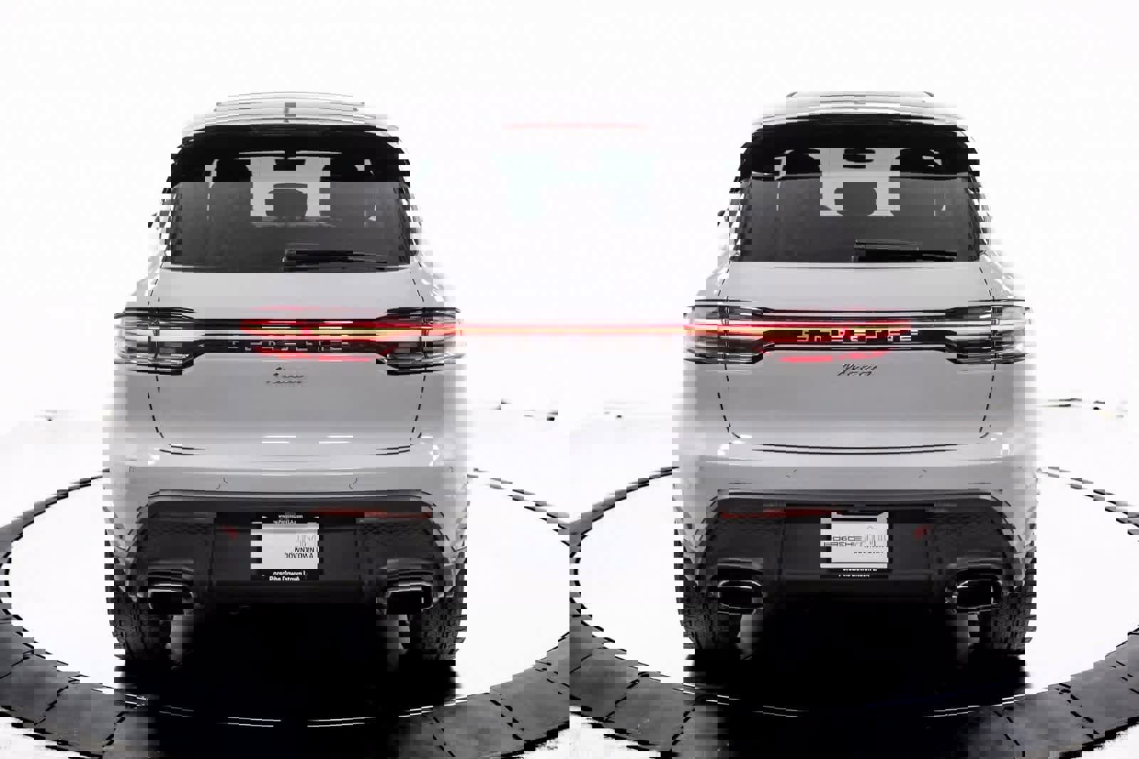 Certified 2025 Porsche Macan image 6