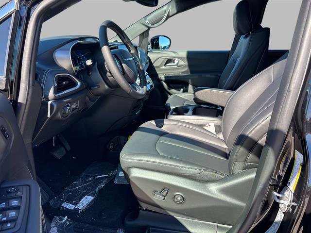 New 2026 Chrysler Pacifica Select image 6
