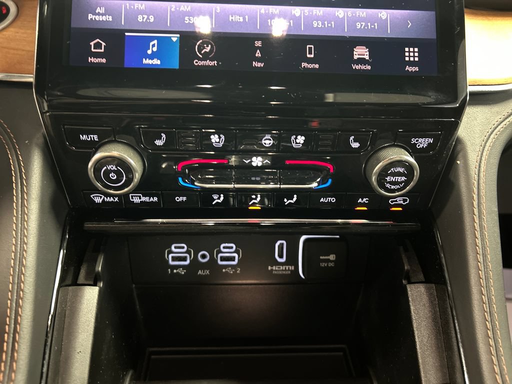 Used 2024 Jeep Grand Cherokee L Summit AWD/4WD image 19