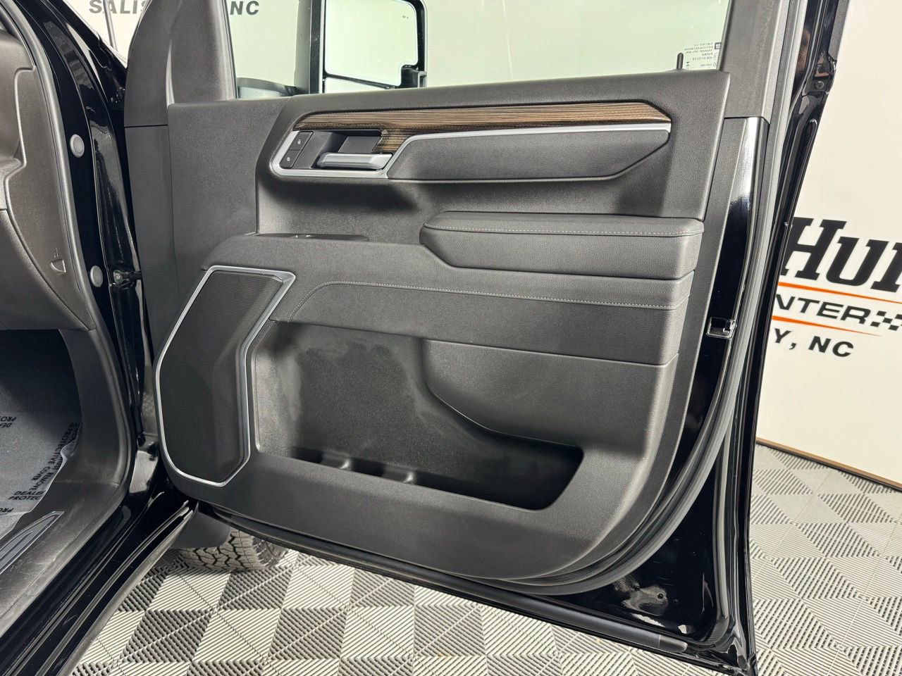 Used 2025 Chevrolet Silverado 2500 LT w/ All Star Edition image 32