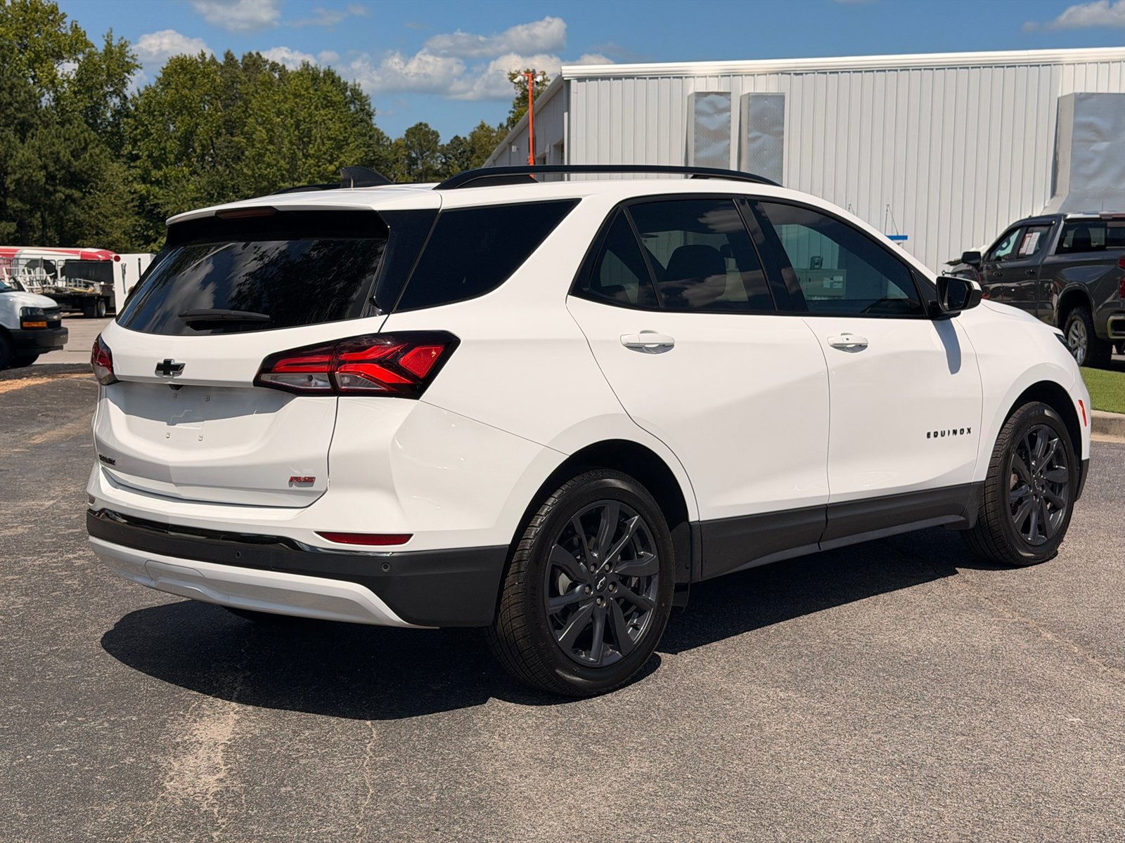 Used 2023 Chevrolet Equinox RS FWD image 12