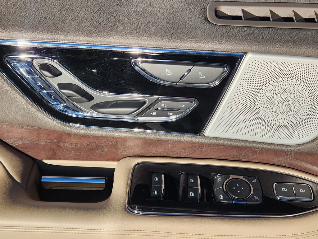 Used 2024 Lincoln Navigator L Reserve image 9