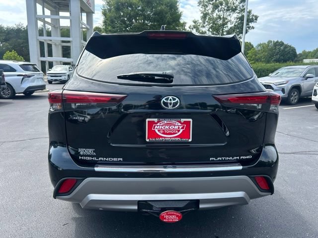 Used 2025 Toyota Highlander Platinum AWD/4WD image 8