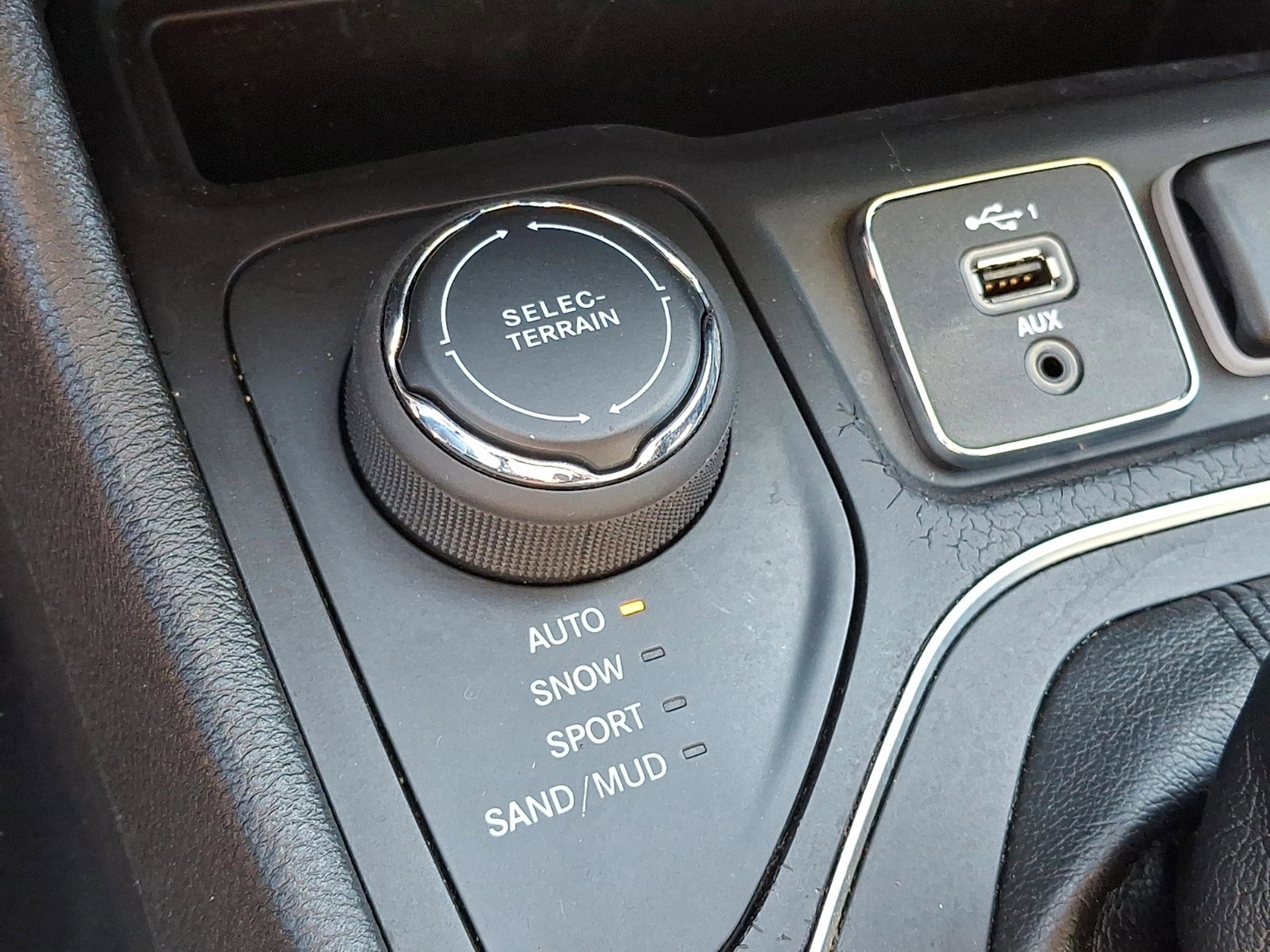 Certified 2019 Jeep Cherokee Latitude Plus image 25