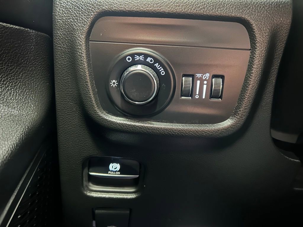 Used 2024 Jeep Grand Cherokee Altitude image 7