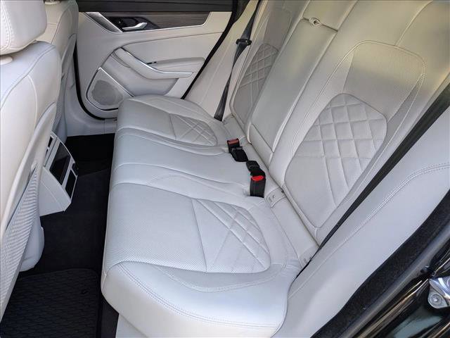 Used 2022 Jaguar XF SE image 15