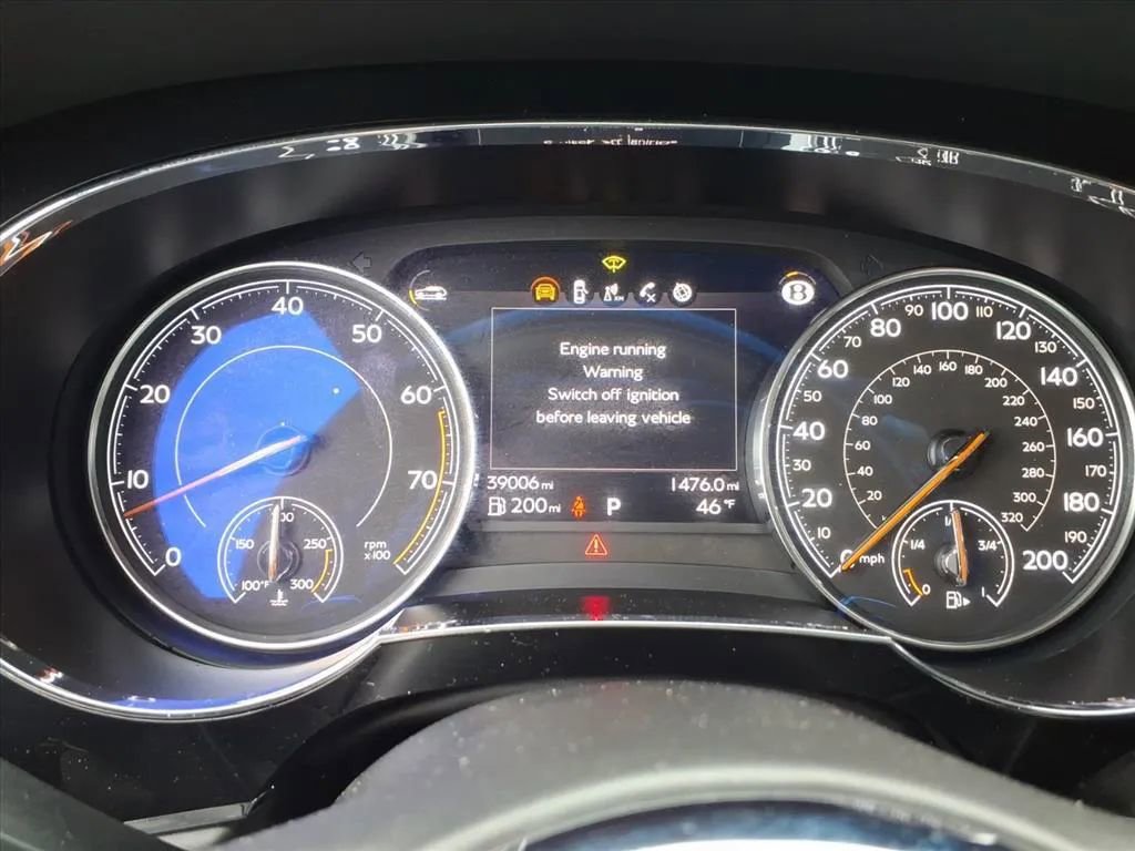 Used 2018 Bentley Bentayga AWD/4WD image 34