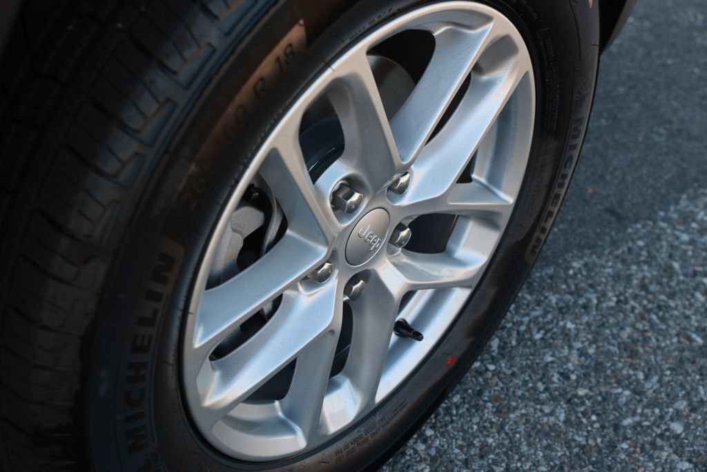 New 2026 Jeep Grand Cherokee Laredo RWD image 9