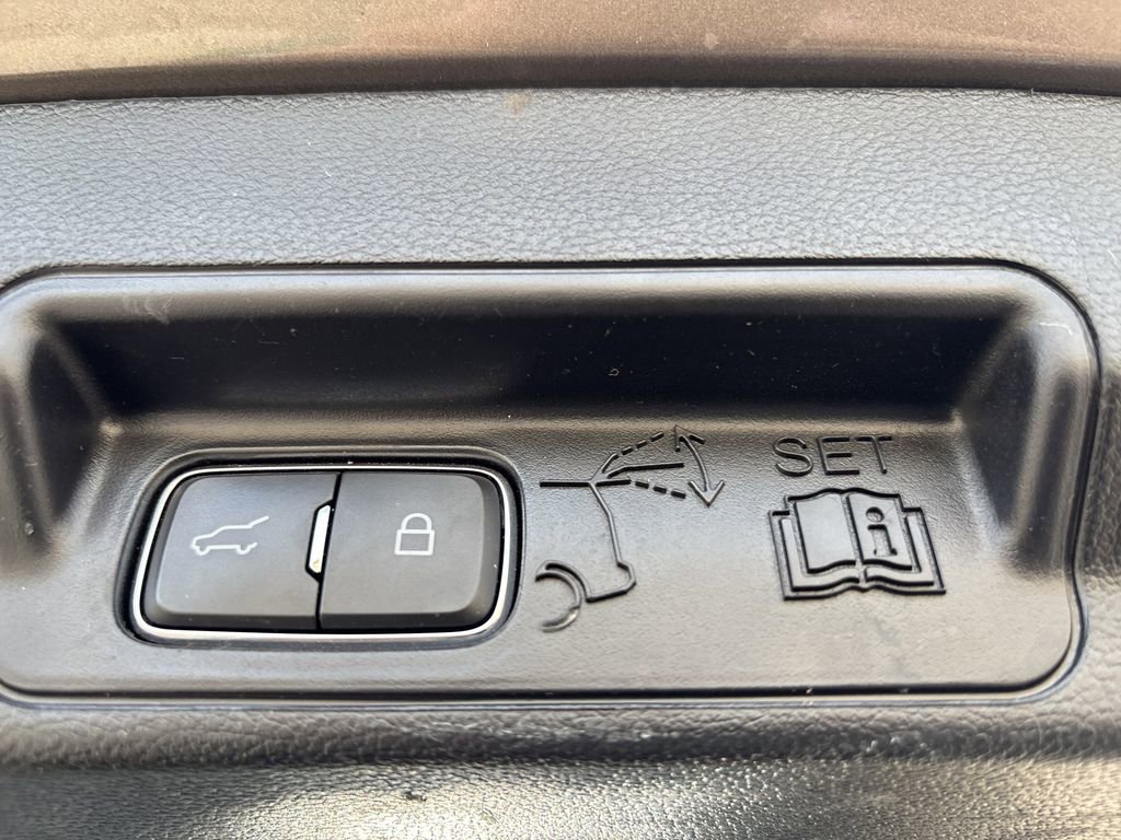 Used 2021 Ford Explorer XLT image 18