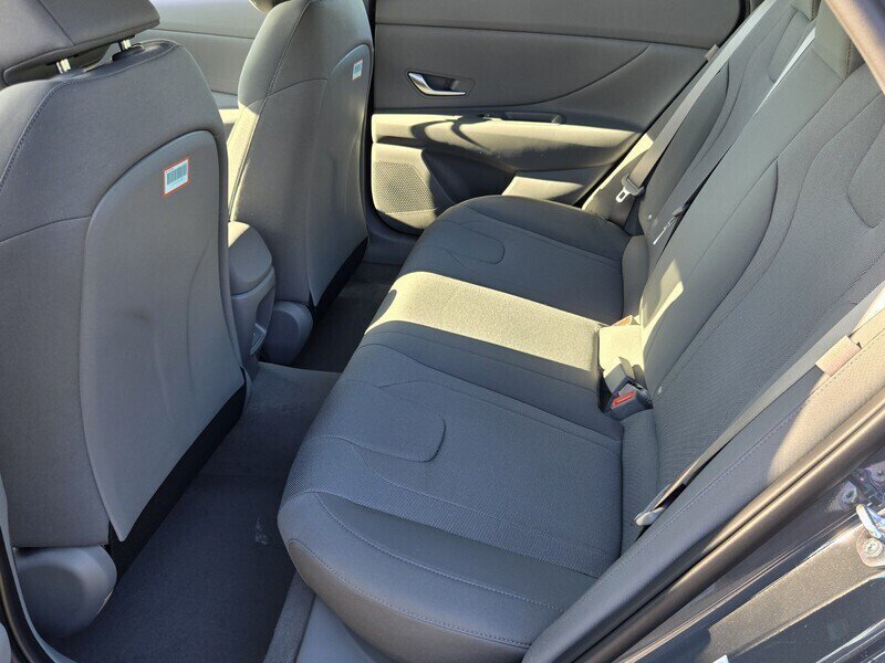 Used 2026 Hyundai Elantra SE FWD image 6