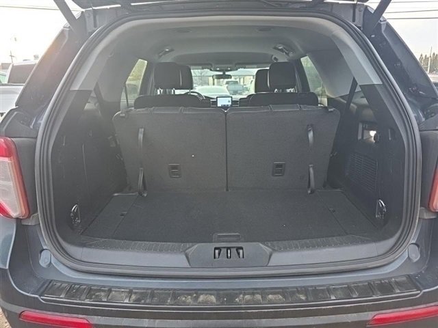 Used 2023 Ford Explorer XLT w/ Equipment Group 202A image 7