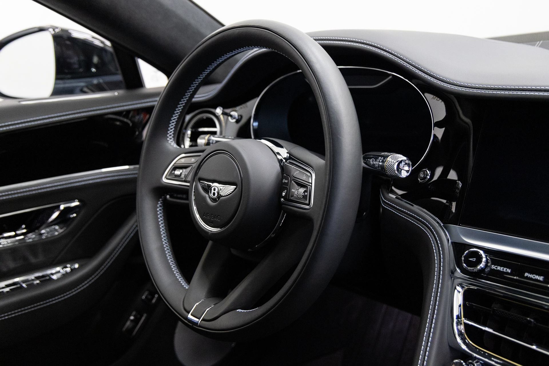 Used 2024 Bentley Flying Spur Plug-In Hybrid AWD/4WD image 25