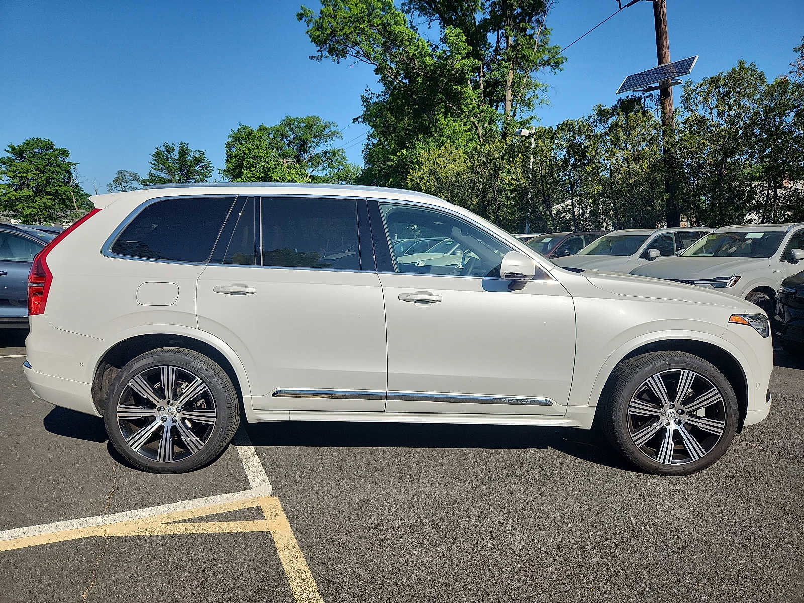 Certified 2024 Volvo XC90 T8 Ultimate w/ Protection Package Premier AWD/4WD image 7