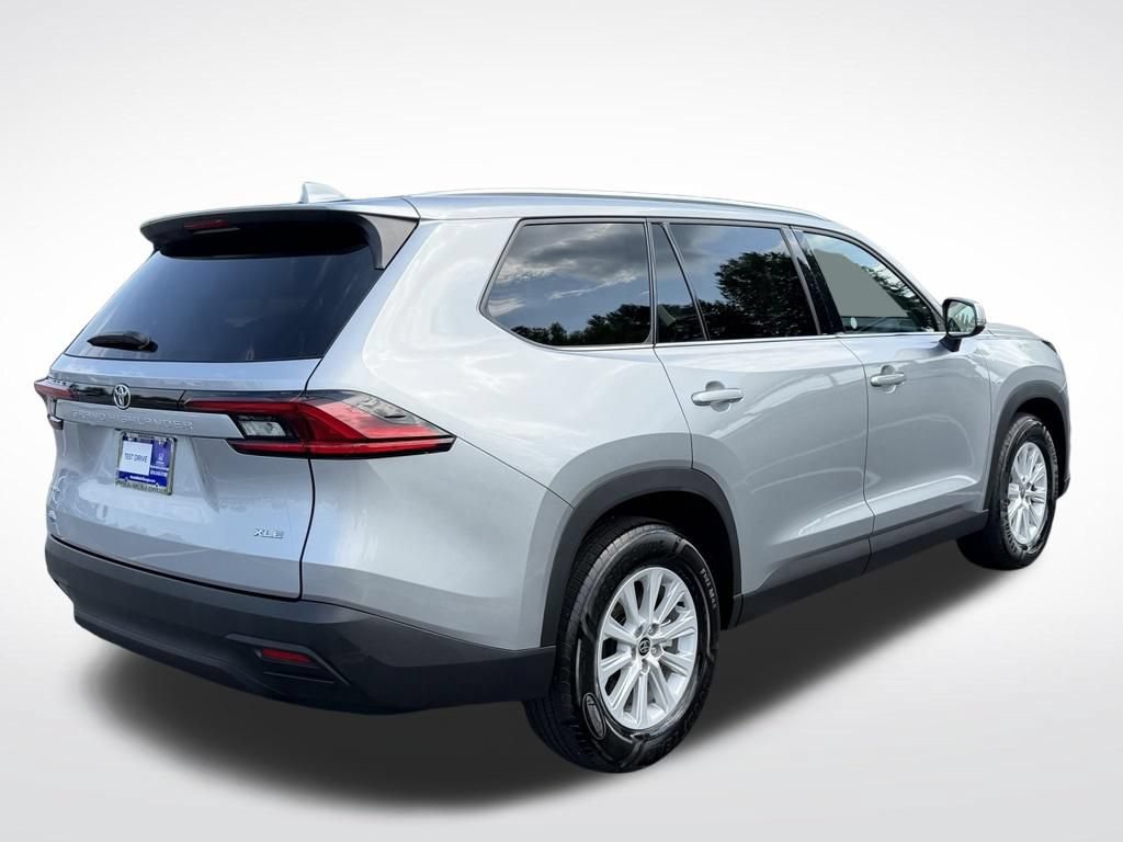 Used 2025 Toyota Grand Highlander AWD image 6