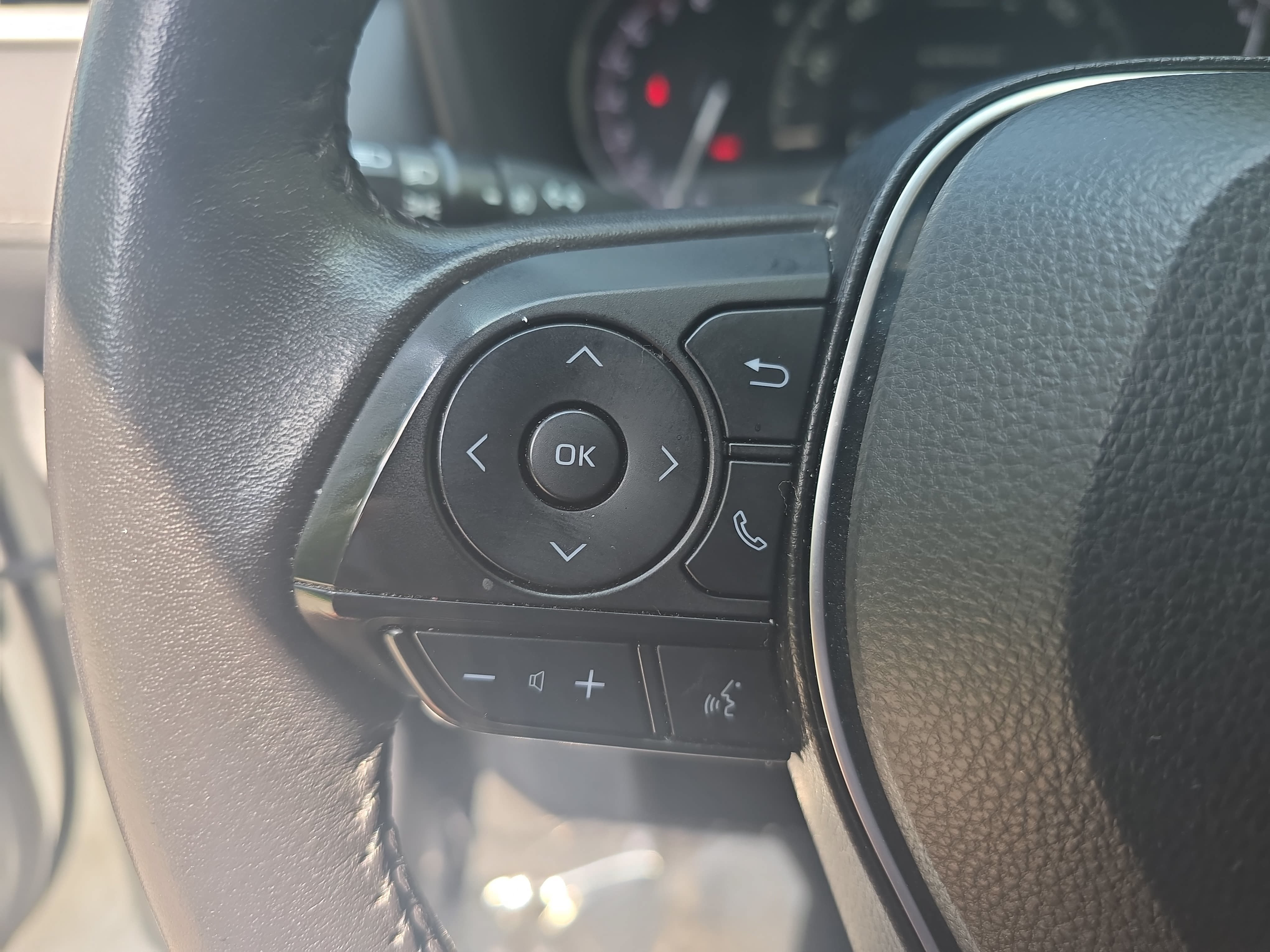 Used 2025 Toyota RAV4 XLE Premium FWD image 18