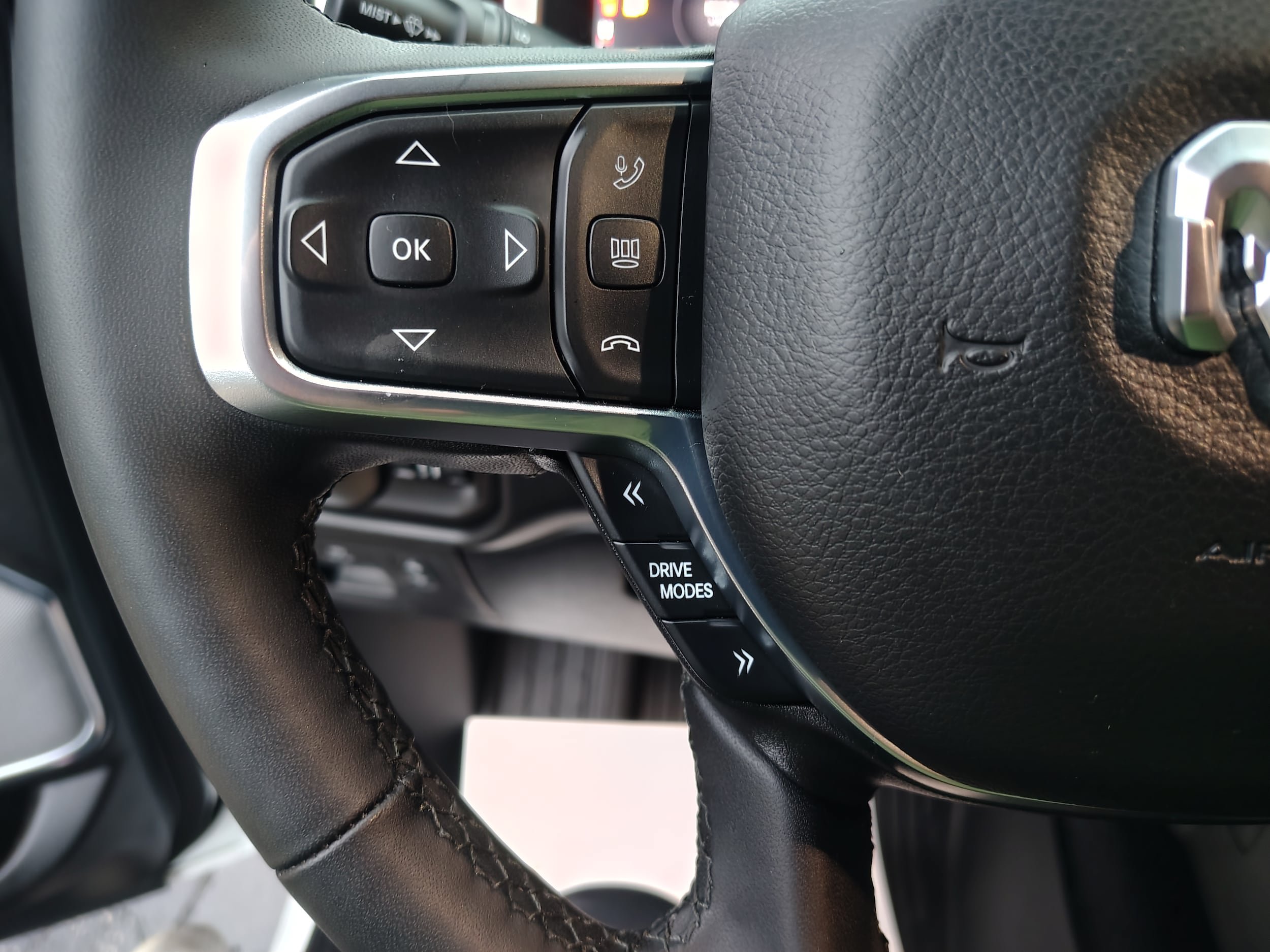 Used 2025 RAM 1500 Laramie AWD/4WD image 27