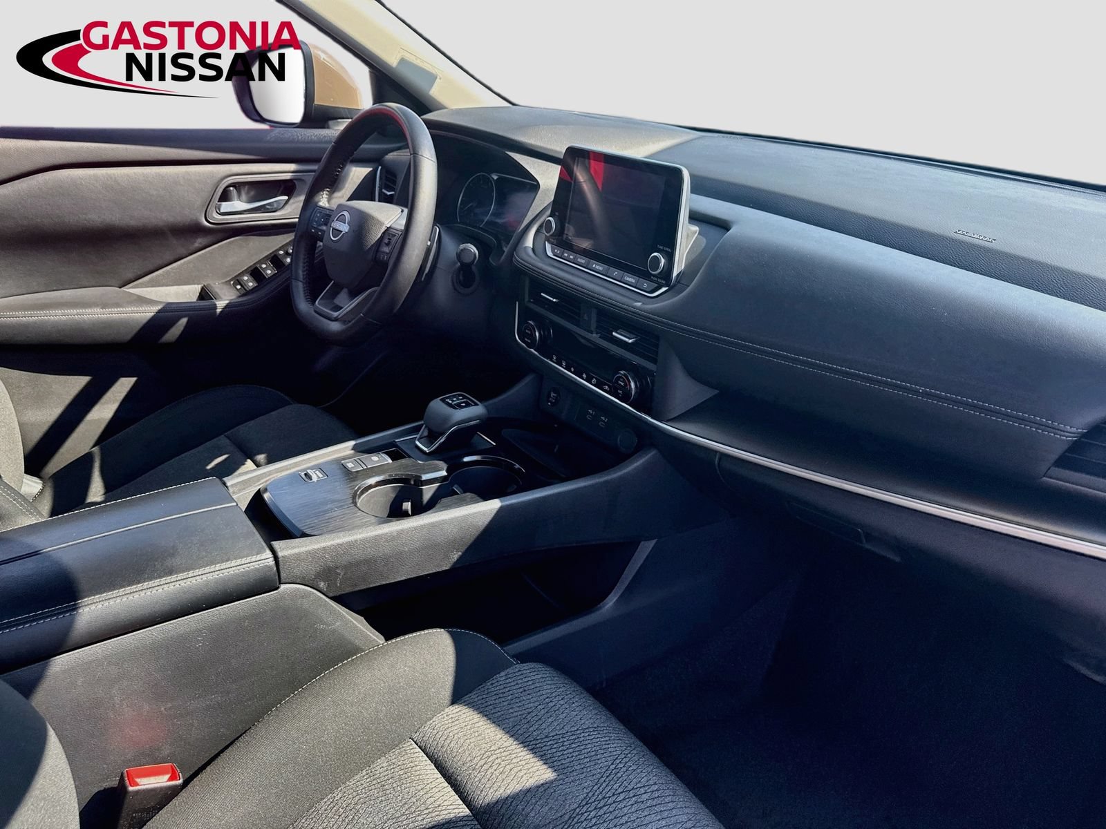 Used 2025 Nissan Rogue SV FWD image 35
