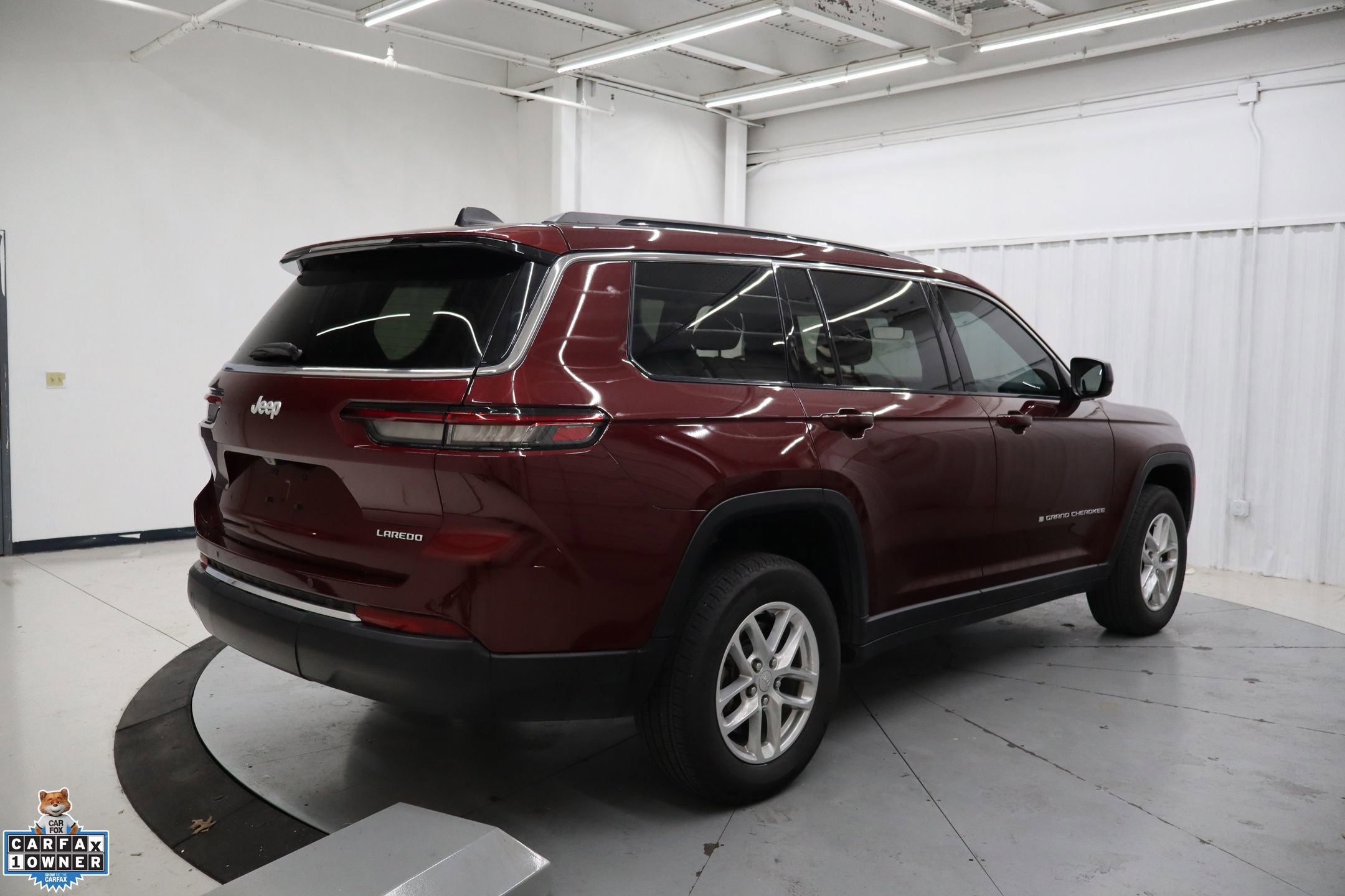 Used 2025 Jeep Grand Cherokee L Laredo image 4